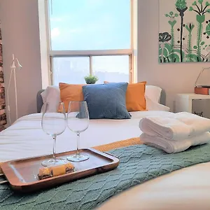 https://chic-studio-minutes-to-dt.calgaryhotelsearch.com