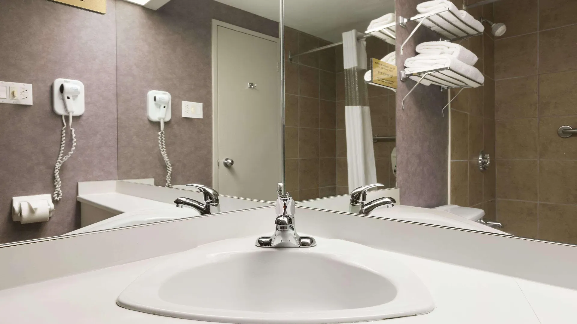 *** Hotel Days Inn By Wyndham Ottawa West Canada