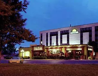 Days Inn By Wyndham Ottawa West