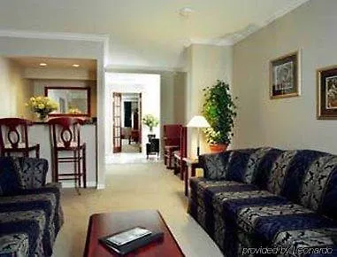 Days Inn By Wyndham Ottawa West Hotel